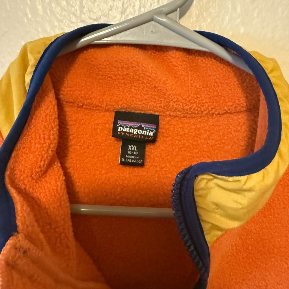Patagonia Colorful Fleece Jacket with Pink Pocket - Picture 4 of 6